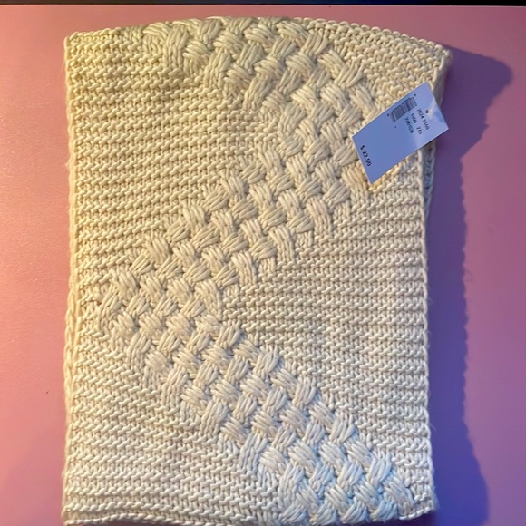 BNWT very soft cream-colored infinity scarf by Kismet. - Picture 2 of 7